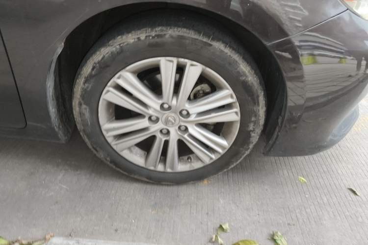 Used Lexus ES 2014 250 Elite Edition Right Front Wheel Hub