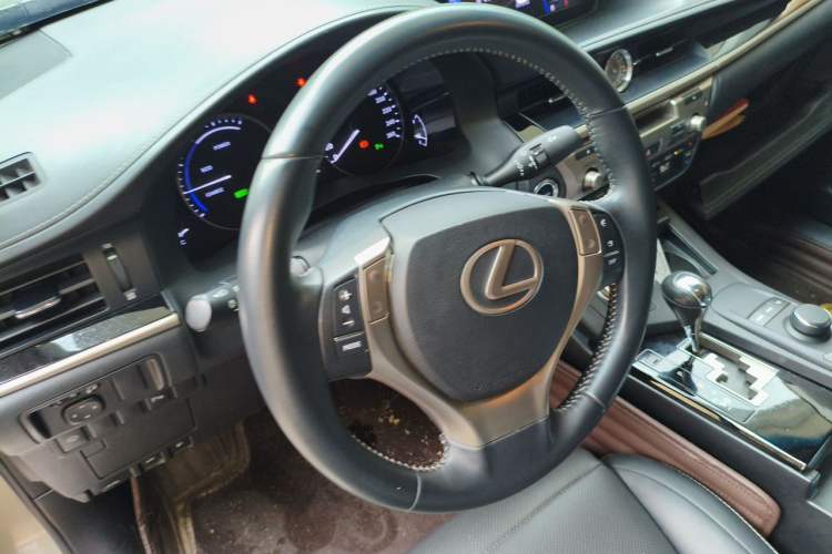 Used Lexus ES 2014 300h Comfort Edition Steering Wheel