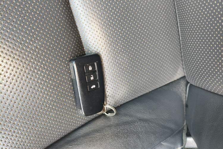 Used Lexus ES 2014 300h Comfort Edition Vehicle Key