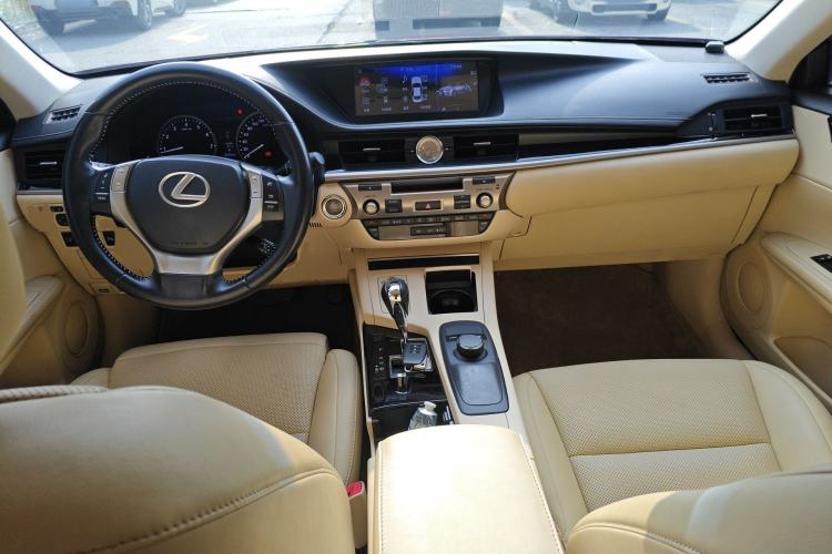 Used Lexus ES 2014 250 Elite Edition Center Console