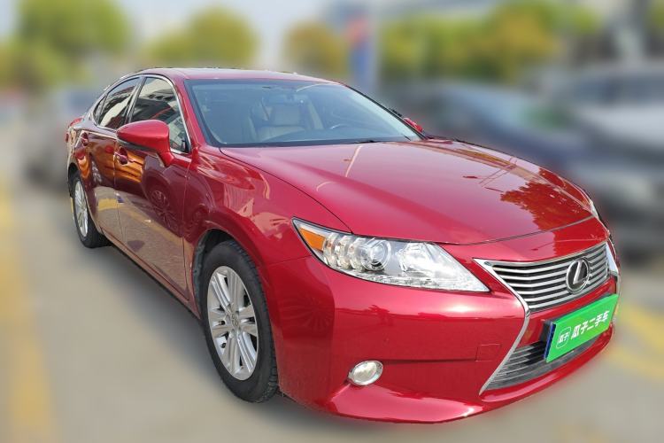 Used Lexus ES 2014 250 Elite Edition Front Right 45 Deg