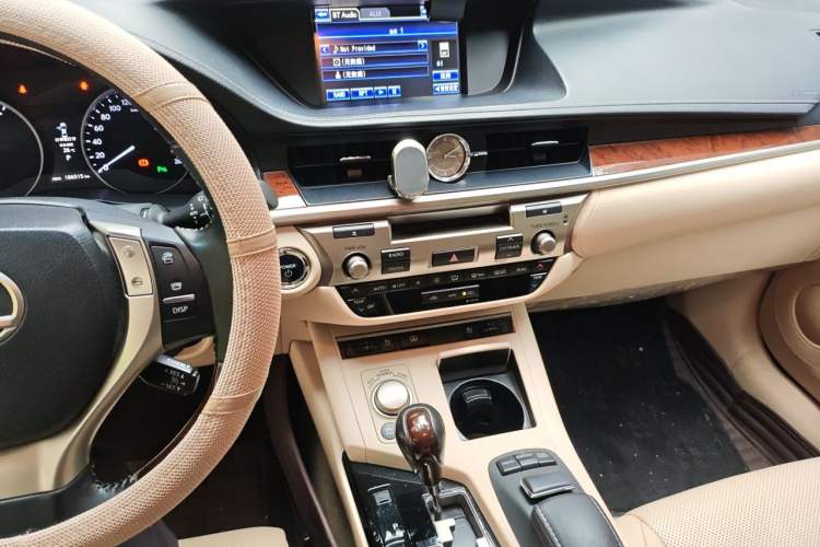 Used Lexus ES 2014 300h Luxury Edition Audio And AC Panel