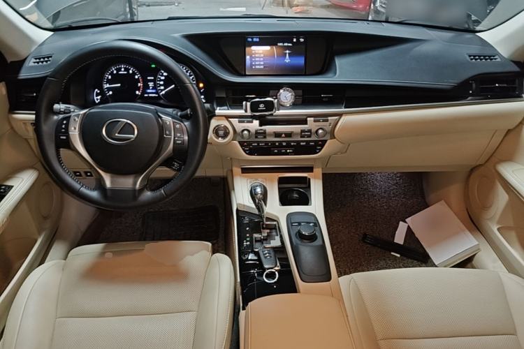 Used Lexus ES 2014 250 Elite Edition Center Console