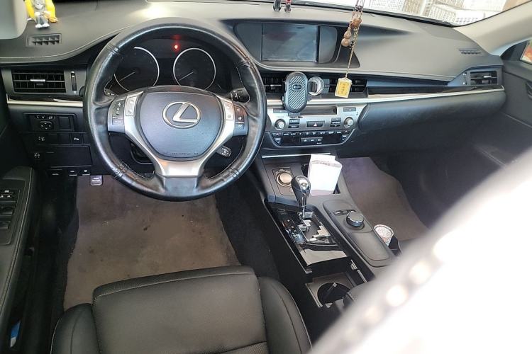 Used Lexus ES 2014 250 Elite Edition Center Console