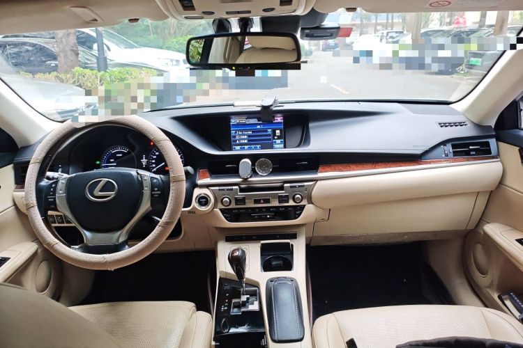 Used Lexus ES 2014 300h Luxury Edition Center Console