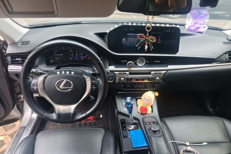 Used Lexus ES 2014 250 Elite Edition Center Console