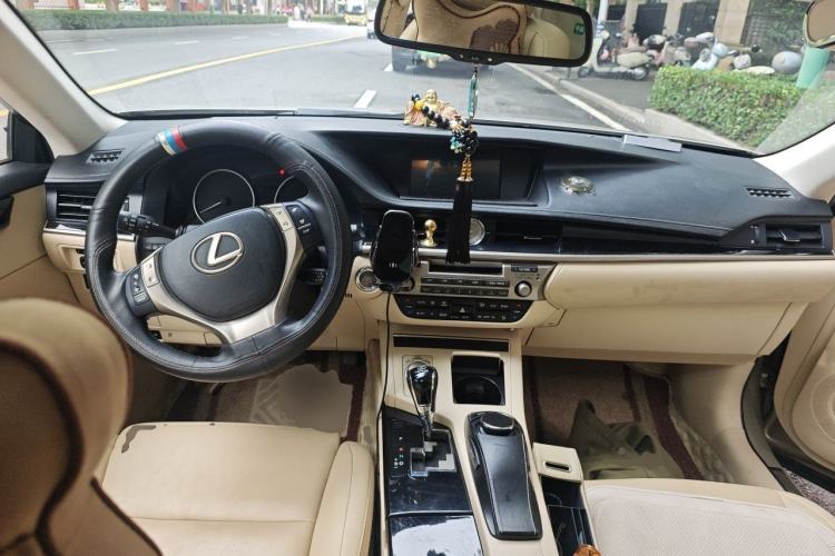 Used Lexus ES 2014 250 Elite Edition Center Console
