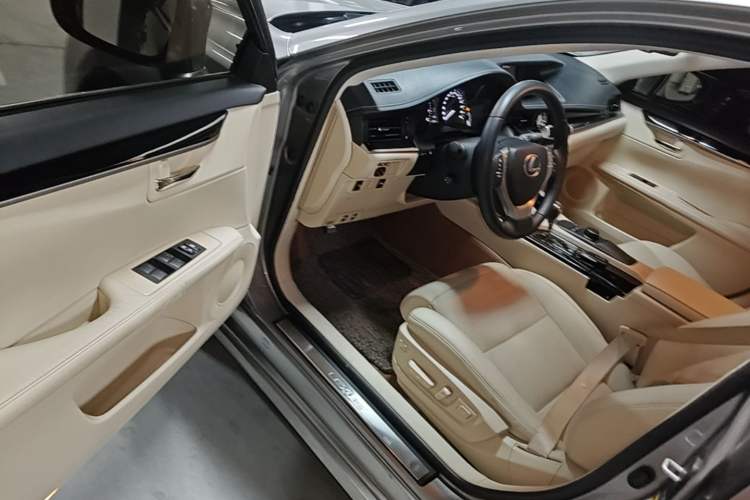 Used Lexus ES 2014 250 Elite Edition Driver Seat