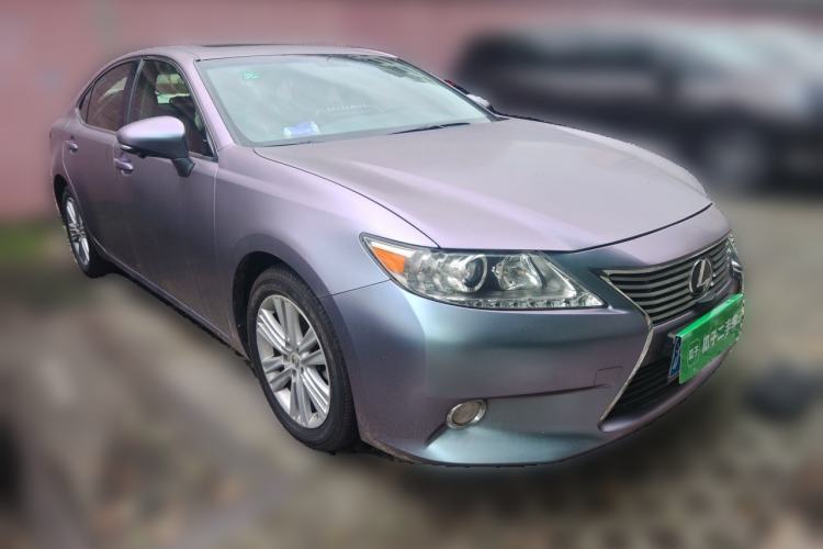 Used Lexus ES 2014 250 Elite Edition Front Right 45 Deg