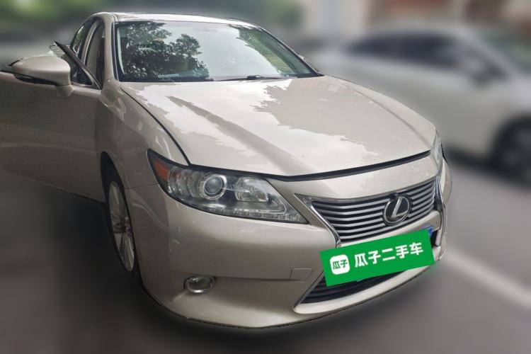 Used Lexus ES 2014 250 Elite Edition Front Right 45 Deg
