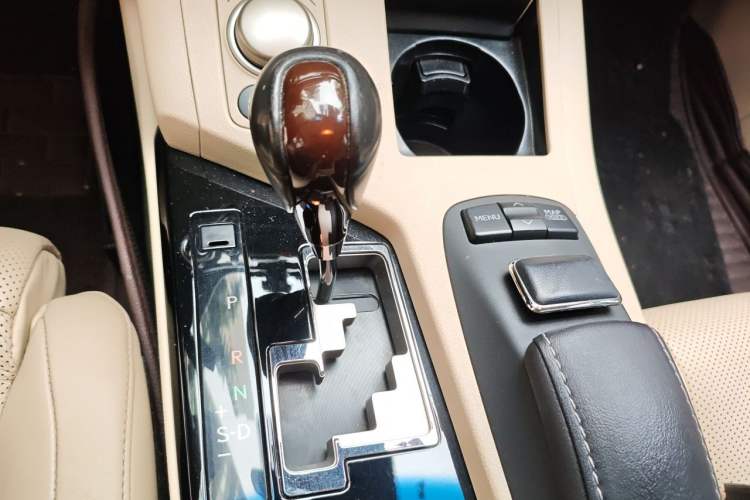 Used Lexus ES 2014 300h Luxury Edition Gear Lever