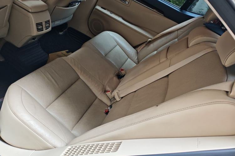 Used Lexus ES 2014 300h Luxury Edition Left Rear Seat
