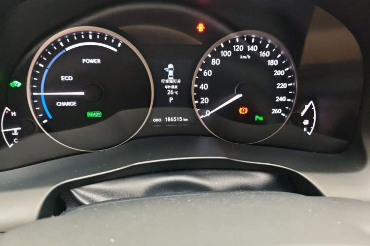 Used Lexus ES 2014 300h Luxury Edition Odometer Close Up