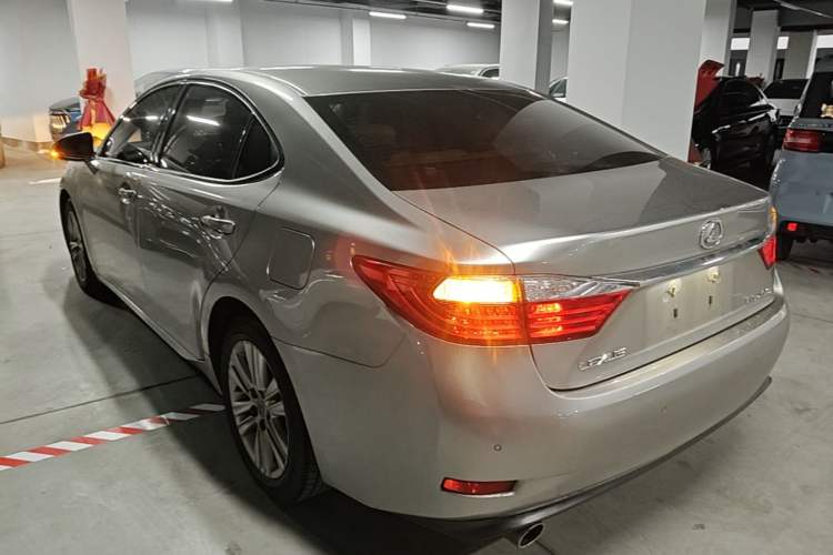 Used Lexus ES 2014 250 Elite Edition Rear Left 45 Deg