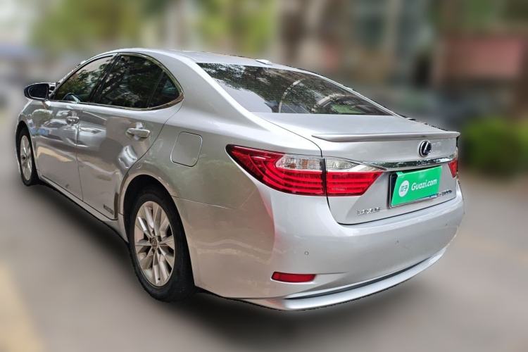 Used Lexus ES 2014 300h Luxury Edition Rear Left 45 Deg
