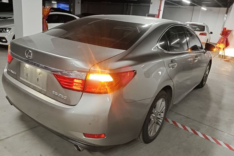 Used Lexus ES 2014 250 Elite Edition Rear Right 45 Deg