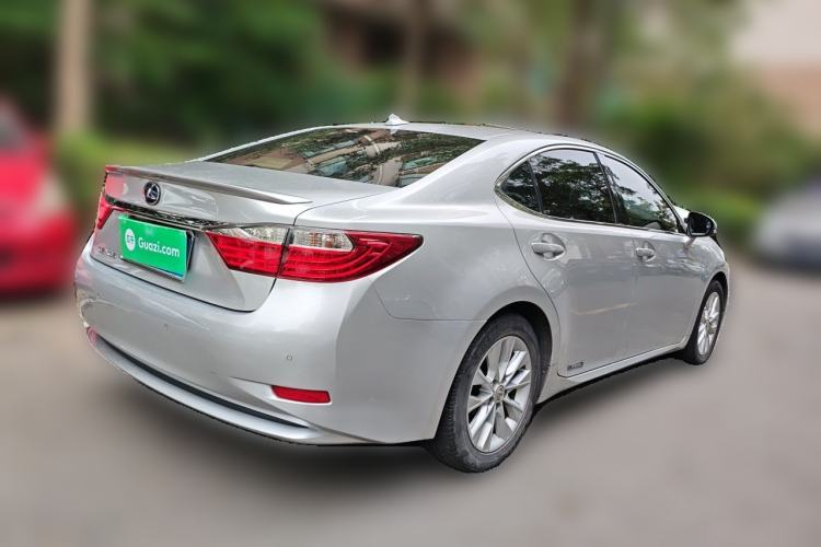 Used Lexus ES 2014 300h Luxury Edition Rear Right 45 Deg
