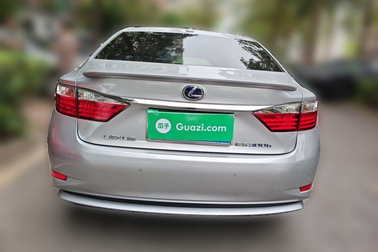Used Lexus ES 2014 300h Luxury Edition Rear