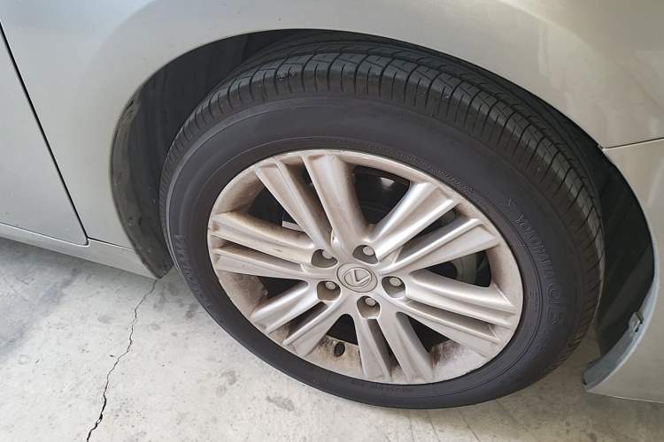 Used Lexus ES 2014 250 Elite Edition Right Front Wheel Hub