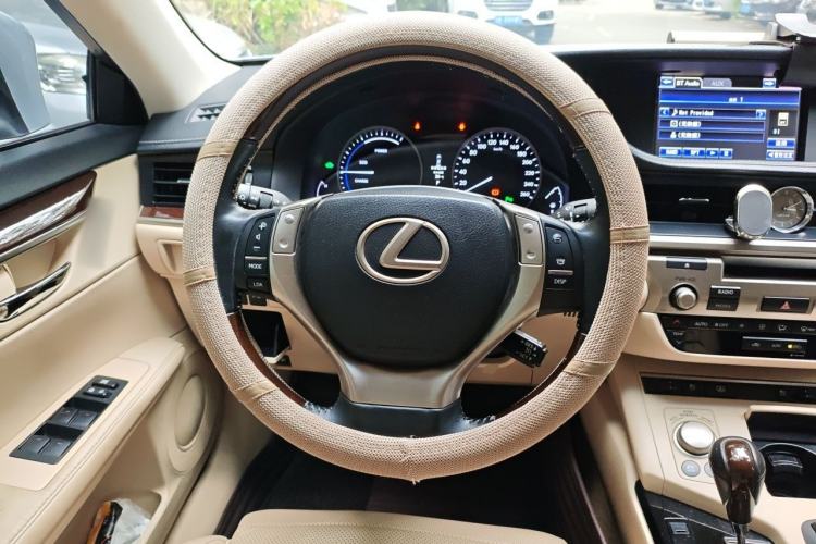 Used Lexus ES 2014 300h Luxury Edition Steering Wheel