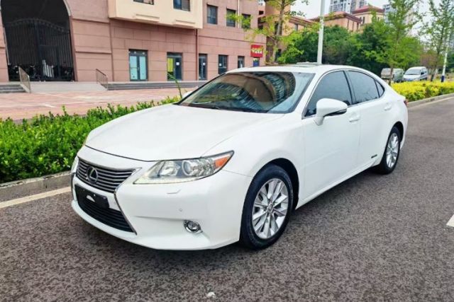Used Lexus ES 2014 300h Elite Edition