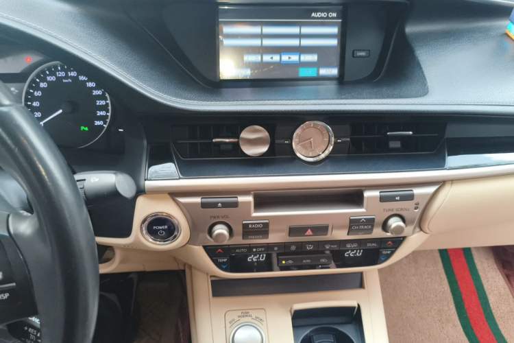 Used Lexus ES 2014 300h Elite Edition Audio And AC Panel