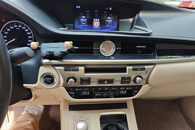 Used Lexus ES 2014 300h Comfort Edition Audio And AC Panel