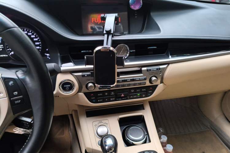 Used Lexus ES 2014 300h Elite Edition Audio And AC Panel