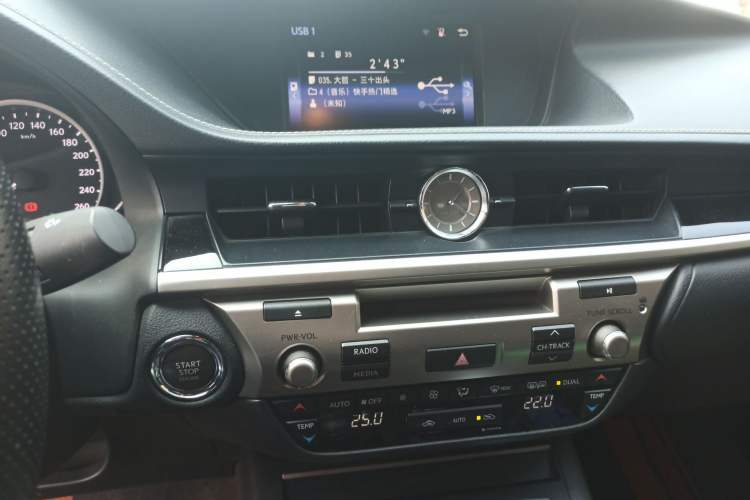 Used Lexus ES 2014 250 Comfort Edition Audio And AC Panel