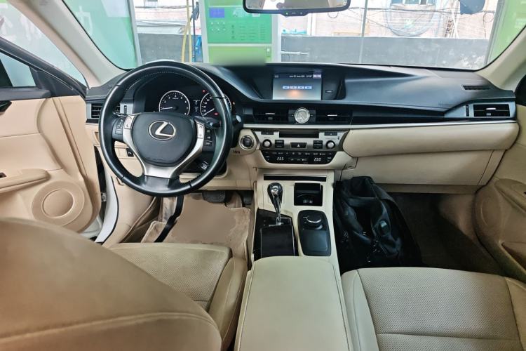Used Lexus ES 2014 250 Elite Edition Center Console
