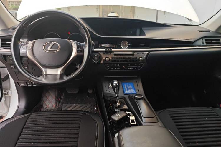 Used Lexus ES 2014 250 Elite Edition Center Console
