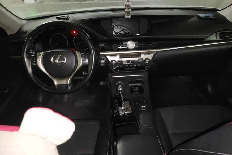 Used Lexus ES 2014 250 Elite Edition Center Console