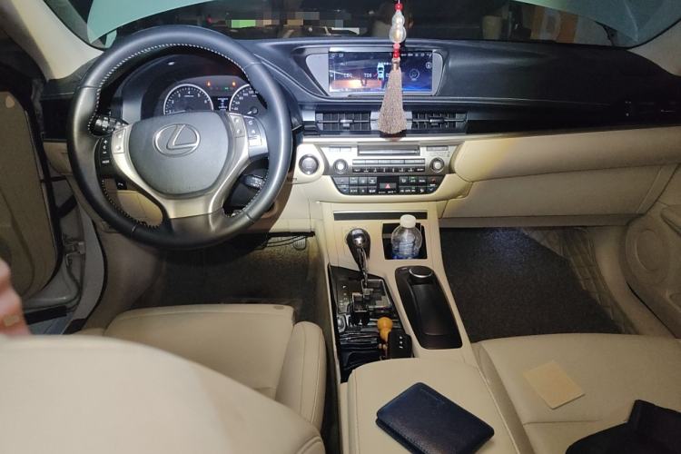 Used Lexus ES 2014 250 Elite Edition Center Console