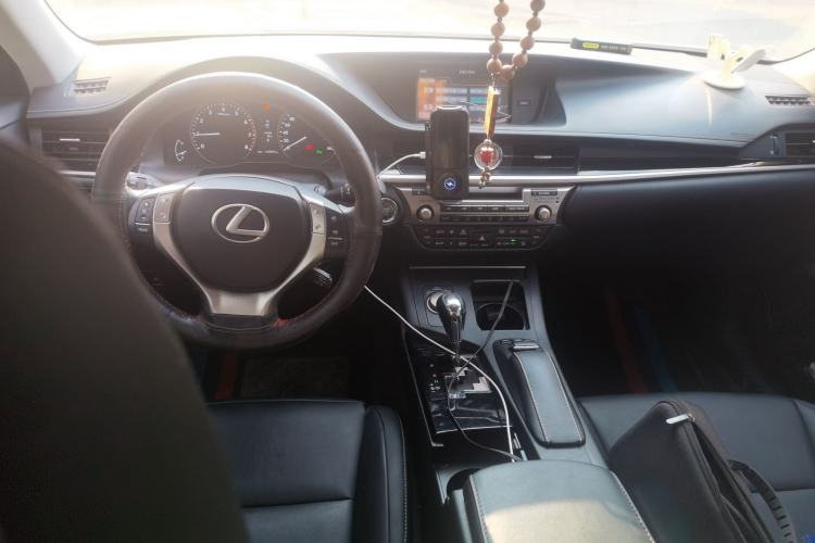 Used Lexus ES 2014 250 Elite Edition Center Console