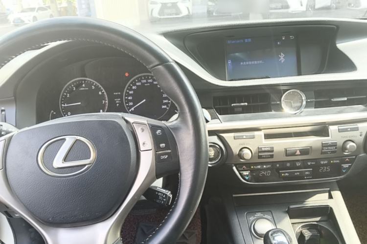 Used Lexus ES 2014 250 Elite Edition Center Console