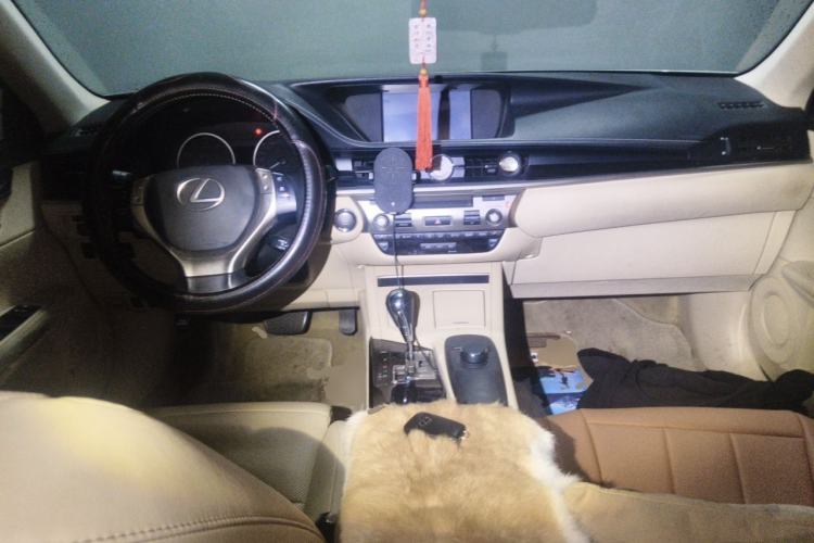 Used Lexus ES 2014 250 Elite Edition Center Console