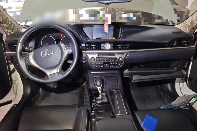 Used Lexus ES 2014 300h Elite Edition Center Console