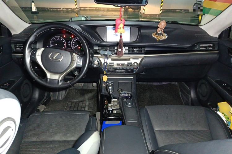 Used Lexus ES 2014 250 Elite Edition Center Console