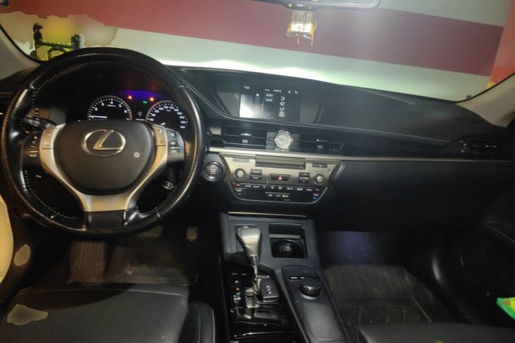 Used Lexus ES 2014 250 Elite Edition Center Console