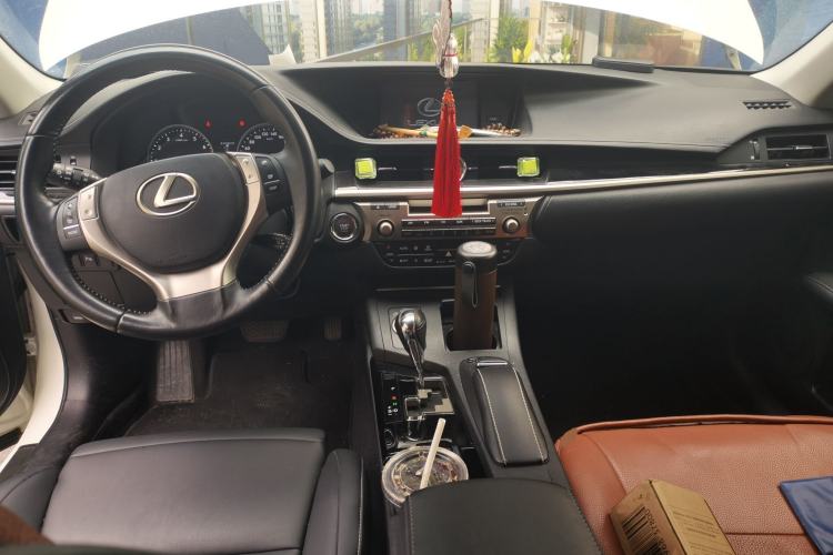 Used Lexus ES 2014 250 Elite Edition Center Console