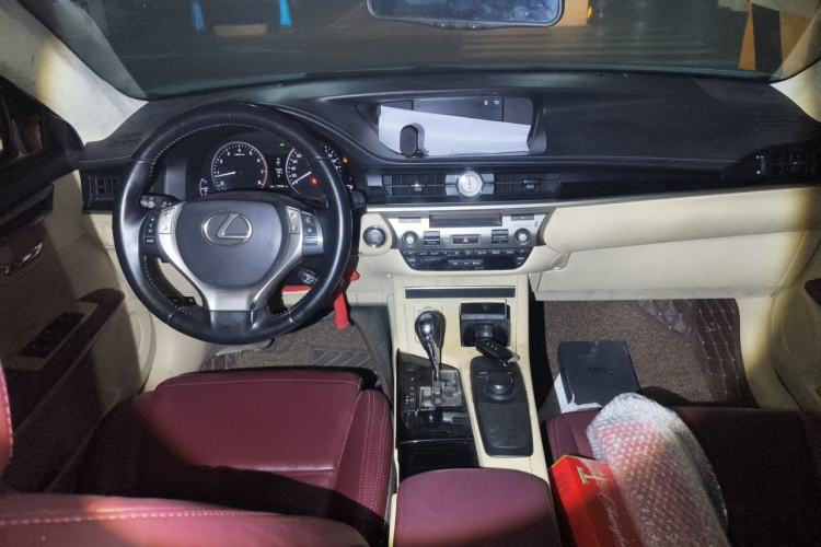 Used Lexus ES 2014 250 Elite Edition Center Console