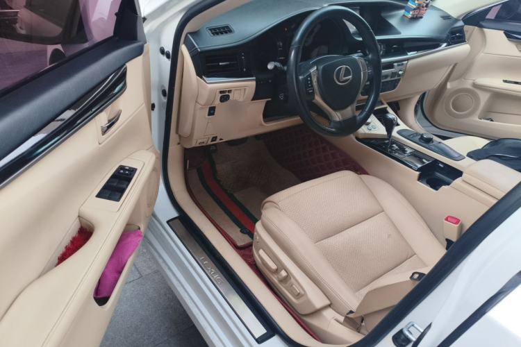 Used Lexus ES 2014 300h Elite Edition Driver Seat