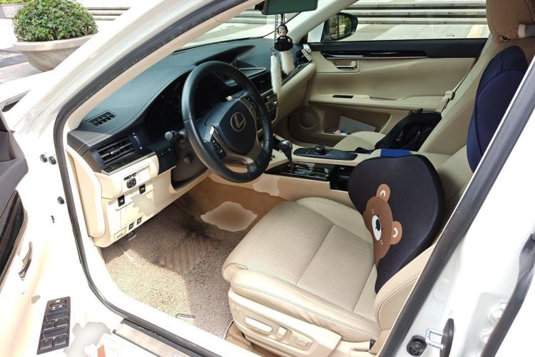 Used Lexus ES 2014 300h Comfort Edition Driver Seat