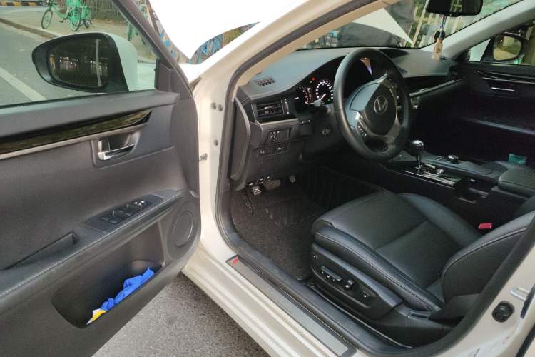 Used Lexus ES 2014 250 Elite Edition Driver Seat