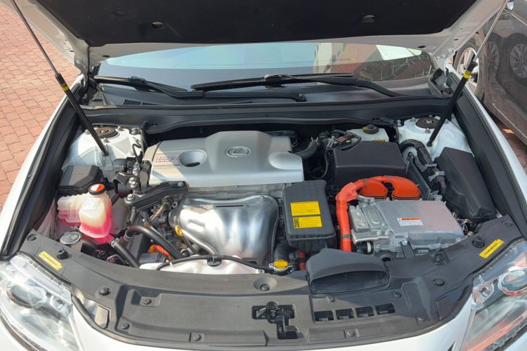 Used Lexus ES 2014 300h Elite Edition Engine Bay