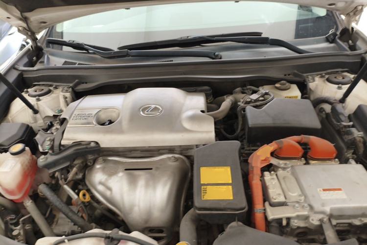 Used Lexus ES 2014 300h Luxury Edition Engine Bay