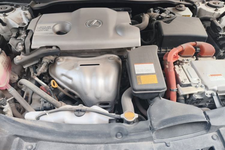 Used Lexus ES 2014 300h Elite Edition Engine Bay