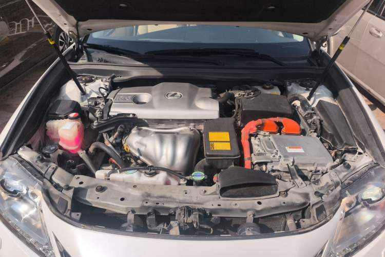 Used Lexus ES 2014 300h Elite Edition Engine Bay