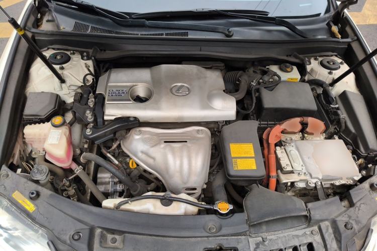 Used Lexus ES 2014 300h Elite Edition Engine Bay