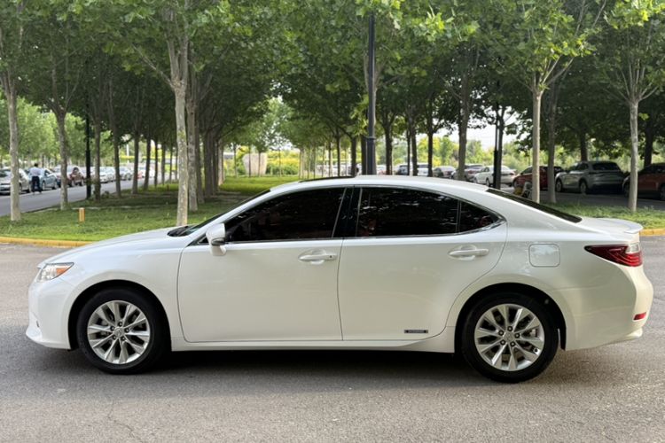 Used Lexus ES 2014 300h Elite Edition Exterior 1